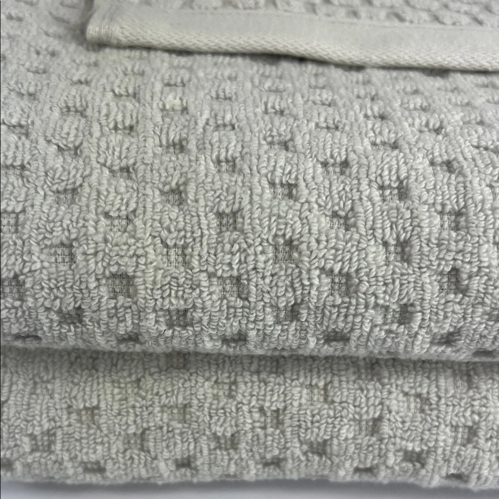 DKNY Bath Towels Light Gray Waffle Weave Textured 100% Cotton Set of 2 NEW